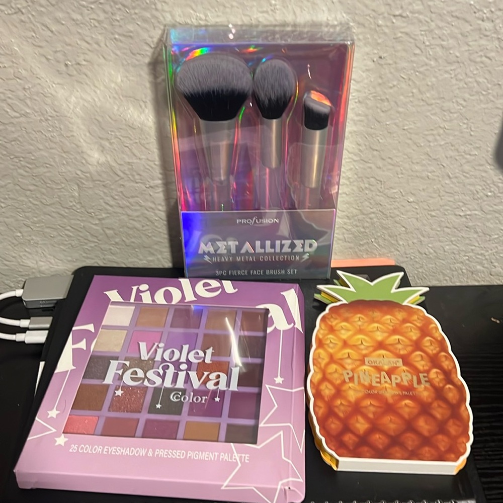 💥 Buy 2 Get 1 Free💥 Makeup bundle set!